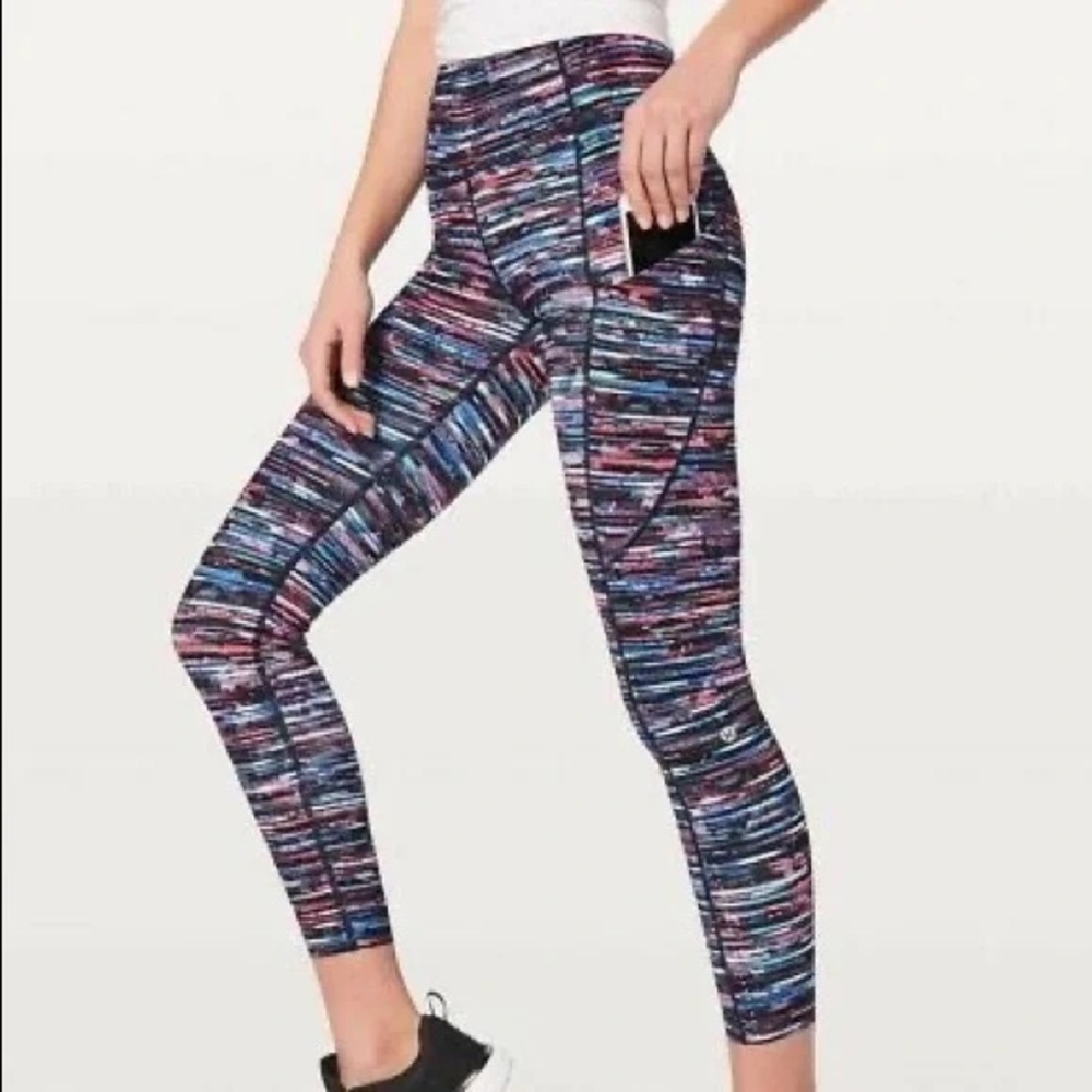 Lululemon Fast & Free 7/8 Leggings • Size 6 • Gently Used • Abstract pattern